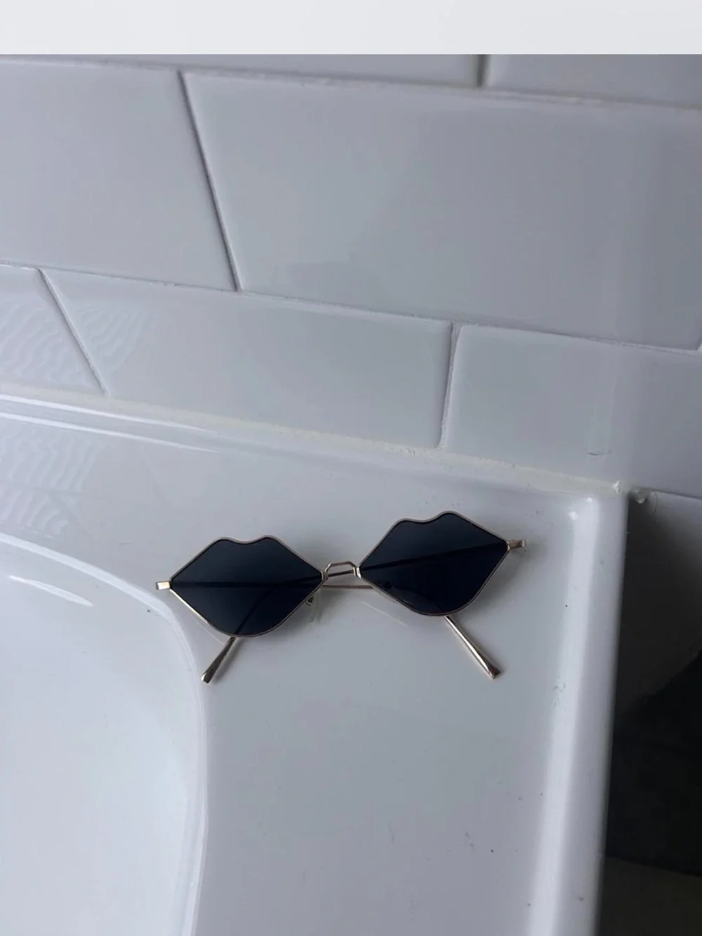 Black and gold lip sunglasses